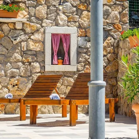 Imortele Aria With Pool By Guide Villa Cres