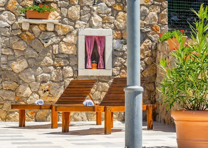 Imortele Aria With Pool By Guide Villa Cres