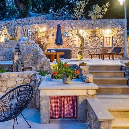 Imortele Aria With Pool By Guide Villa