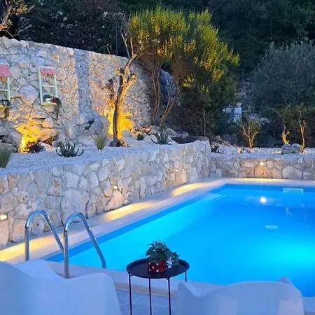 Imortele Aria With Pool By Guide Villa *