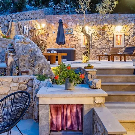 Villa Imortele Aria With Pool By Guide *